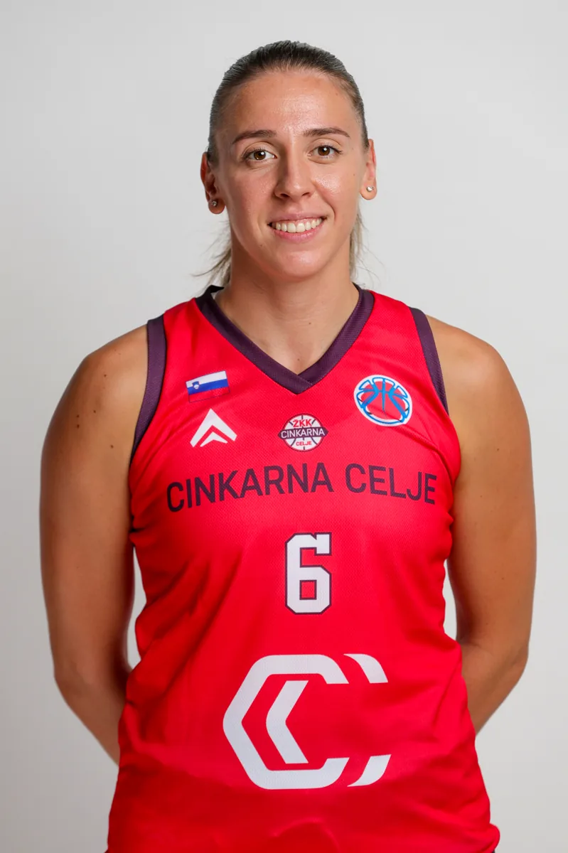Portret igralke Iva Slonjšak