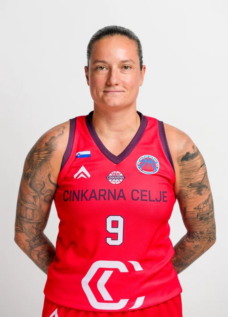 Portret igralke Nika Barić