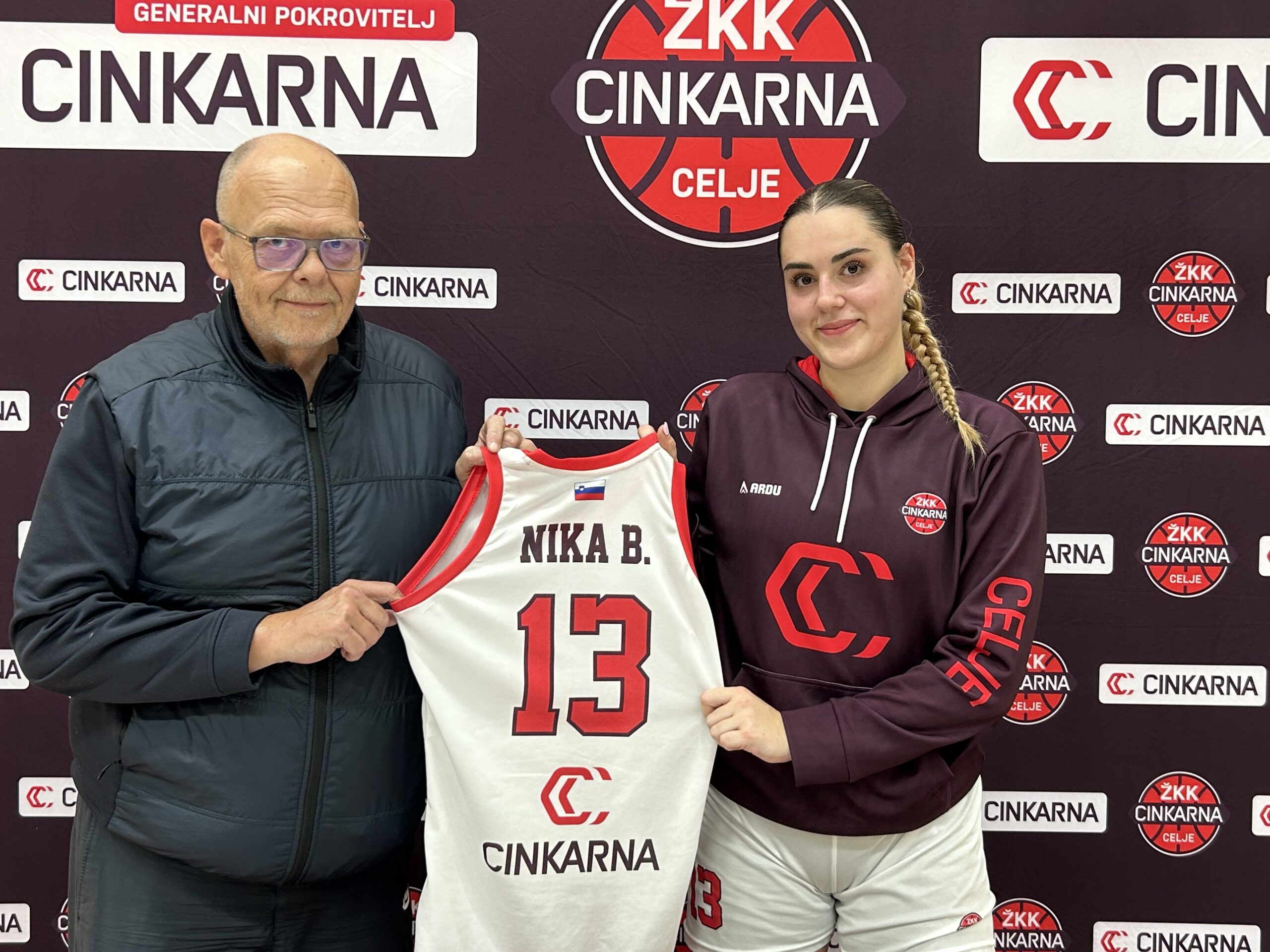 NIKA BLAGUS PODALJŠALA ZVESTOBO CINKARNI CELJE